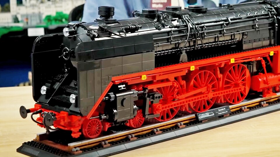 Der BlueBrixx-Zug scheint unaufhaltbar: Dieses gigantische Modell der BR 01 Dampflokomotive ist ebenfalls im Angebot!