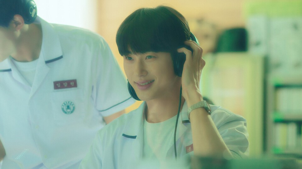 Byeon Woo-seok als Poong Woon-ho im Drama “20th Century Girl”. (Bild: © Netflix)