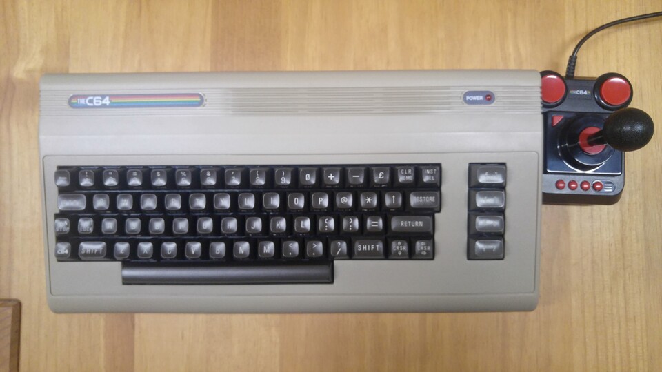 Der C64 Maxi ist genauso groß wie das Original und verfügt über eine funktionierende Tastatur.