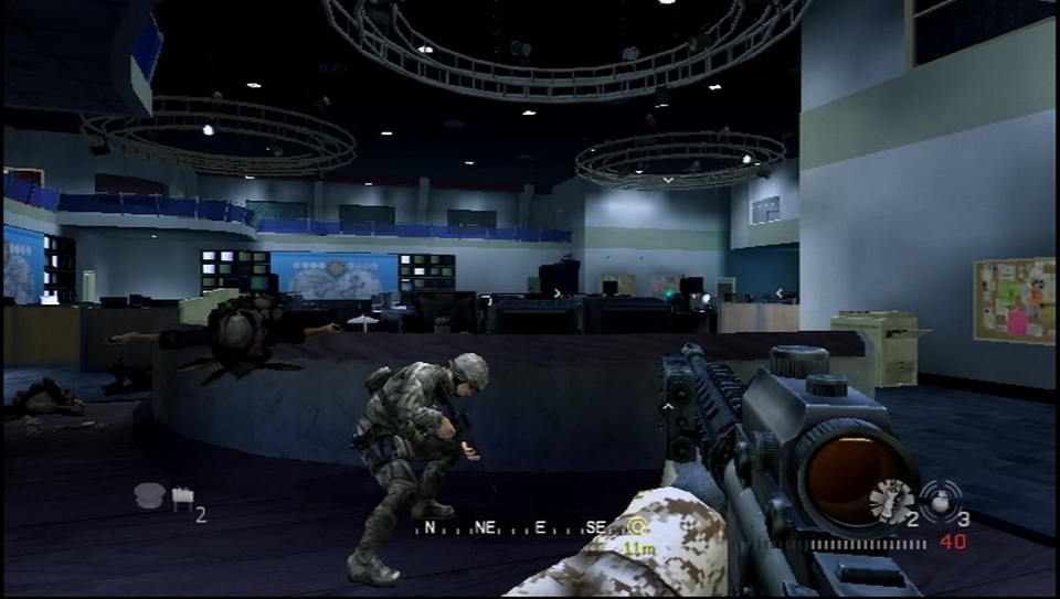 Modern Warfare: Reflex Edition: In den Innenräumen wie hier der TV-Station sind bei der Umgebung etwas weniger Details zu erkennen. 