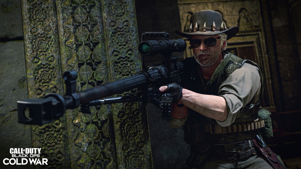 In Call of Duty Black Ops: Cold War & Warzone bringt Season 2 offenbar auch ein an Crocodile Dundee angelehntes Outfit, zusätzlich seht ihr hier die neue 20mm-Sniper Rifle.