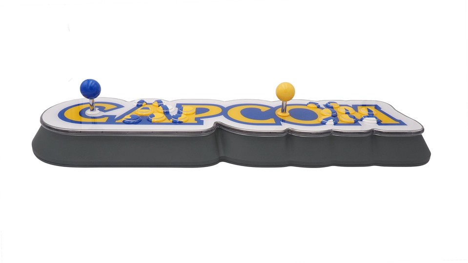 Ein Arcade-Board in Form des Capcom-Logos - darauf muss man erst einmal kommen!