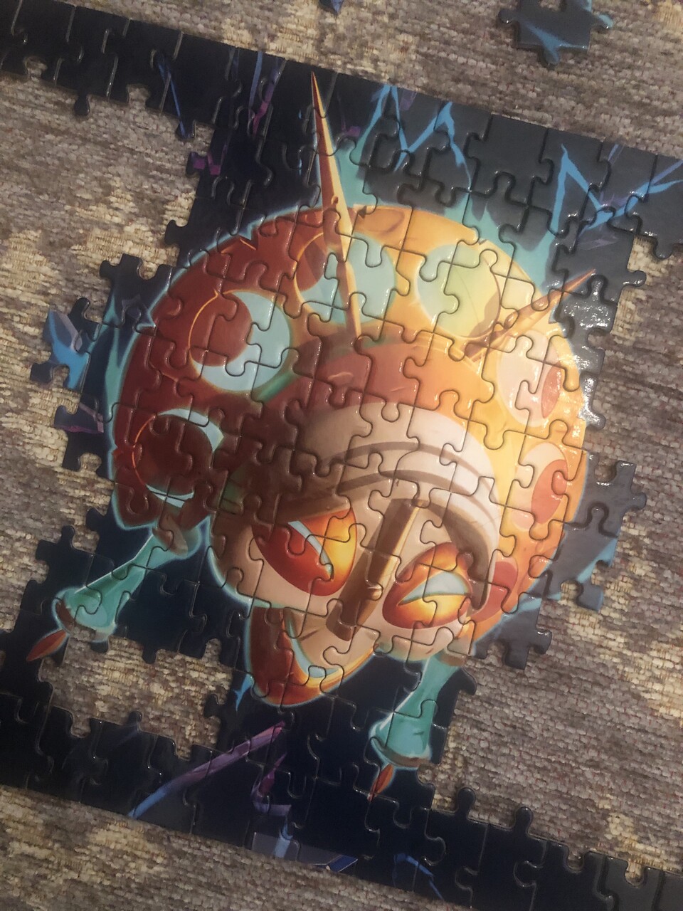 Das Puzzle zeigt eine mysteriöse Maske.