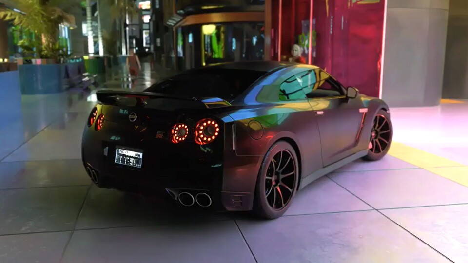 Cyberpunk 2077 lebt von Neonlichtern, Spiegelungen und dem nächtlichen Night City-Vibe.