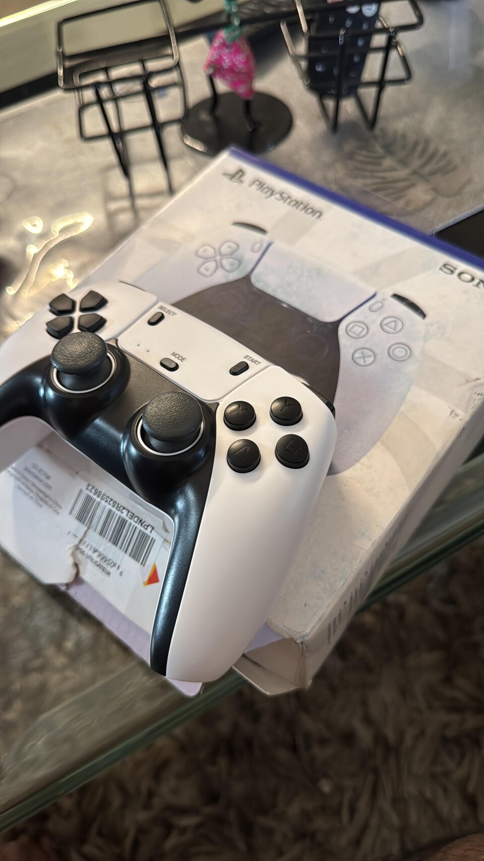 Besonders perfide: Dass der Controller in einer offiziellen Original-Verpackung gekommen ist (Bild: reddit.comuserta_nush).