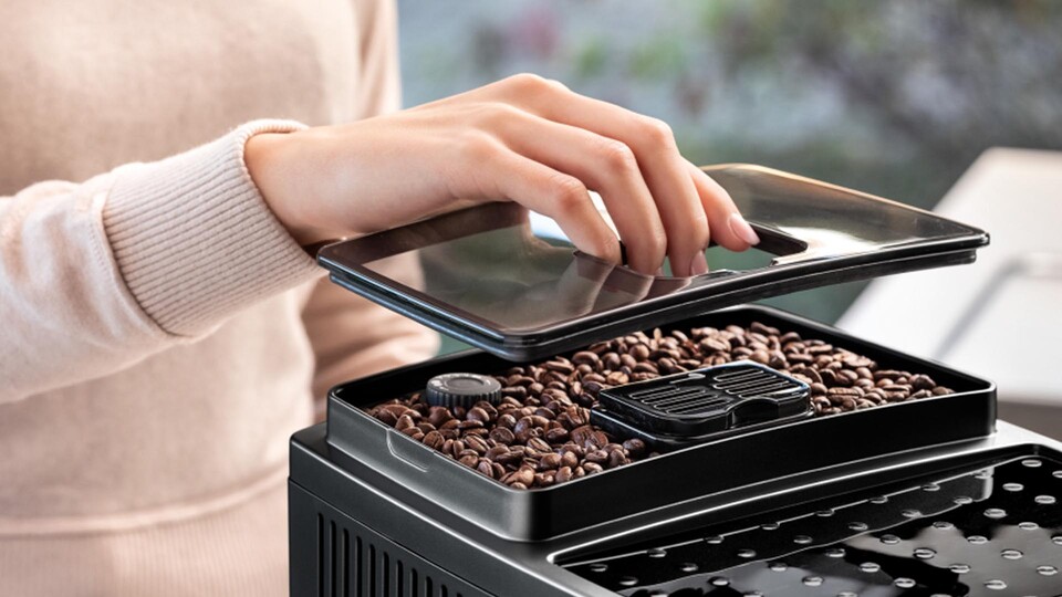 Frisch gemahlen statt Kapsel-Chaos: Die Magnifica S setzt auf ganze Kaffeebohnen und frisch gemahlenen Kaffee.