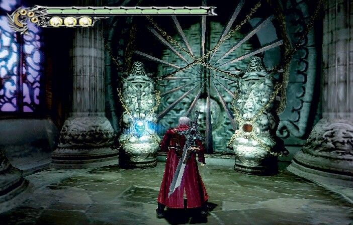 Ein typisches Rätsel: Um diese Tür zu öffnen, muss Dante den fehlenden Schädel finden und in die Vorrichtung einsetzen. Screen: Playstation 2