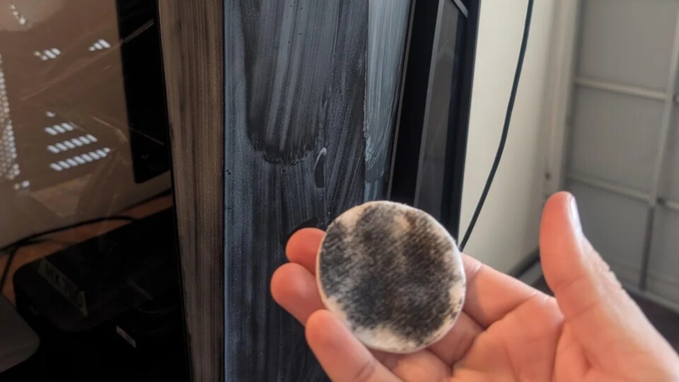 Die Reinigung des PC-Cases ist fürchterlich in die Hose gegangen (Bild: reddit.comuserBr4ve_Dave).