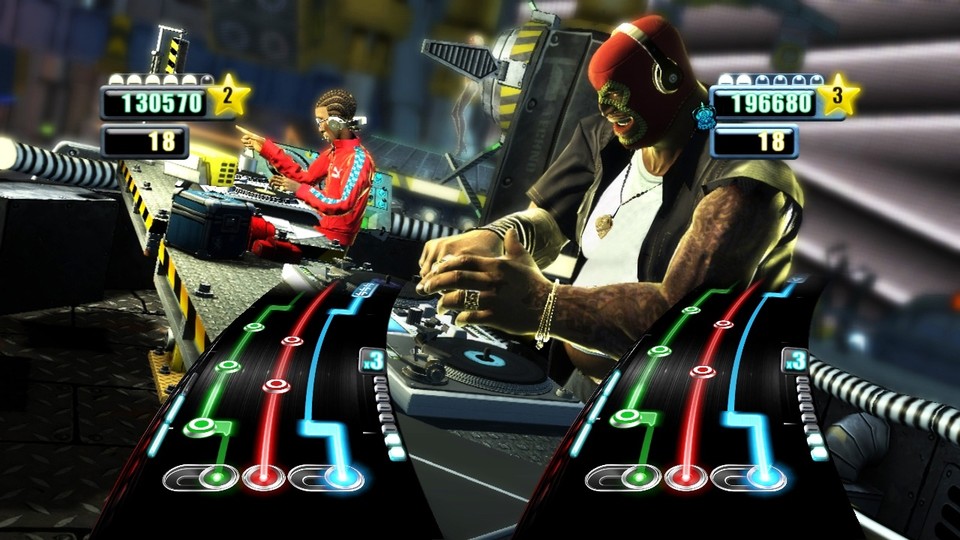 DJ Hero: Um DJ-Battles spielen zu können, braucht ihr zwei Controller. 