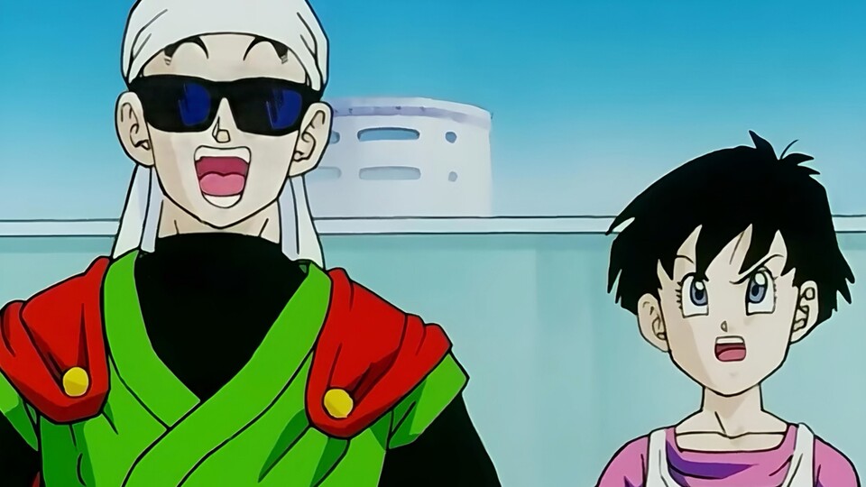 Der Dragon Ball-Held Son Gohan ist in seiner Great Saiyaman-Montur im Anime mit weißem Kopftuch zu sehen.