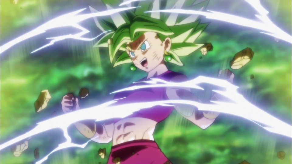Dragon Ball Super zeigt Kefla beim Turnier der Macht ebenfalls mit grünen Haaren, aber das ist ein Sonderfall, genau wie bei Broly.