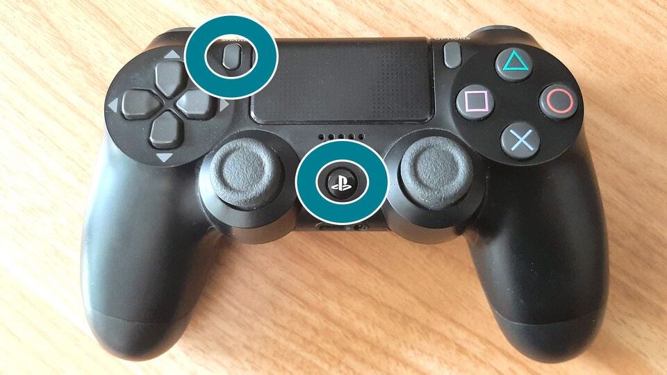 DualShock 4 und DualSense unterscheiden sich in der Hinsicht nicht – auch beim alten Controller müsst ihr ein paar Sekunden lang sowohl Share- als auch PS-Taste gedrückt halten.