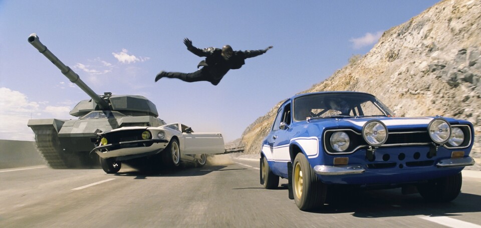 Mit zunehmender Laufzeit wird Fast & Furious 6 immer - sagen wir - unrealistischer...