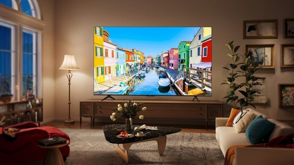 Durch strahlende Farben und hohen Kontrast macht der 4K-Fernseher TCL T8B (hier in der 55-Zoll-Version) bei der Bildqualität eine gute Figur.