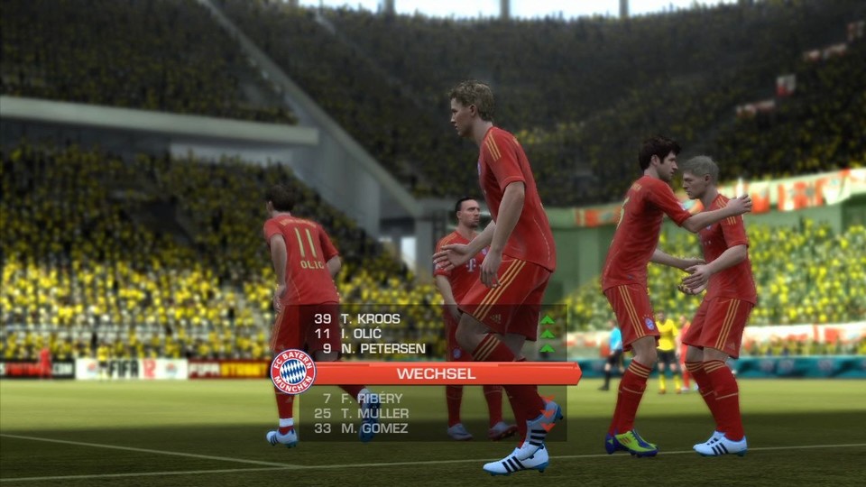 Auch neu in FIFA 12: Auswechslungen werden auch dargestellt, wenn mehr als ein Spieler gleichzeitig raus muss.