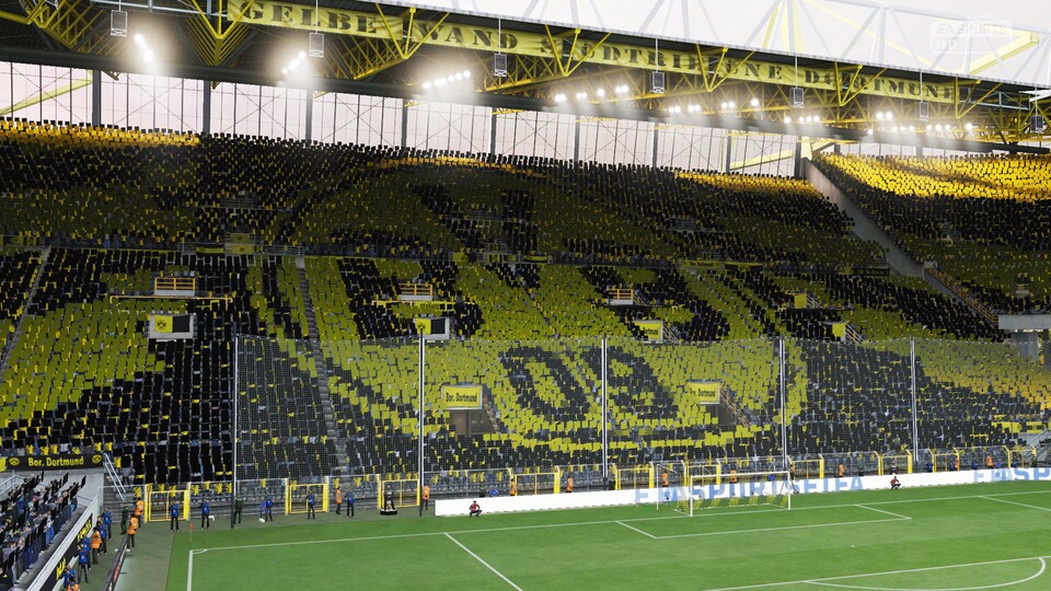 Die gelbe Wand fehlt dieses Jahr in FIFA 18. (Screenshot aus FIFA 15)