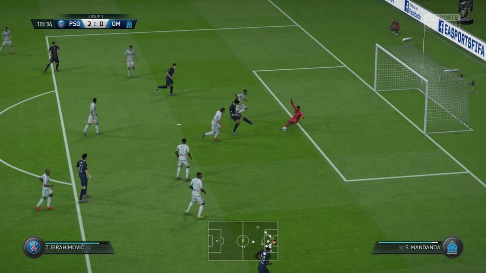 Edeltechniker Zlatan Ibrahimovic hat sich durch Marseilles Abwehr gedribbelt und versenkt zum 3:0 – Starspieler wie der Schwede können bei FIFA 16 den Unterschied ausmachen.