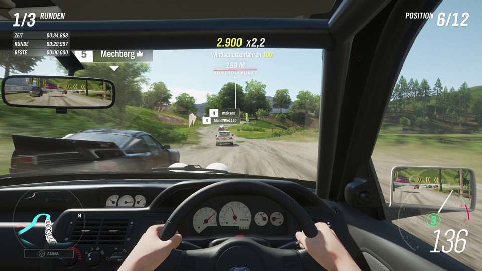 Bei den Kameraperspektiven gibt sich Forza Horizon 4 keine Blöße, neben einer &quot;normalen&quot; Cockpitperspektive gibt es auch eine für alle, die mit Lenkrad fahren.