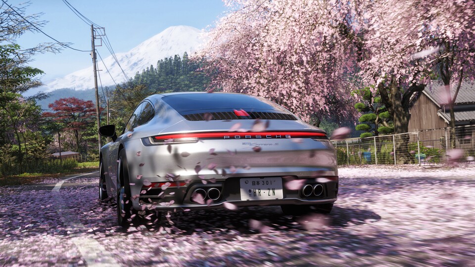 In Forza Horizon 6 könnt ihr auch per Autopilot durch Kirschblütenblätter rauschen.