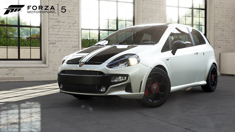 Per DLC erworbene Vehiekl in Forza Motorsport 5 lassen sich nun ohne weitere Zusatz-Kosten in der eigenen Garage abspeichern.