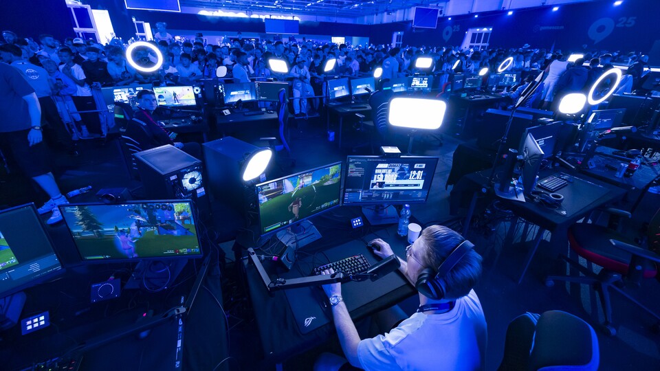 Ihr könnt auf der Messe auch neue Spiele testen und euch mit euren Freunden battlen!