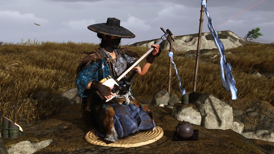 Atsu mit ihrer Shamisen. Im Verlauf des Spiels schaltet ihr neue Lieder für die Langhalslaute frei, die den Wind auf besondere Orte ausrichten.