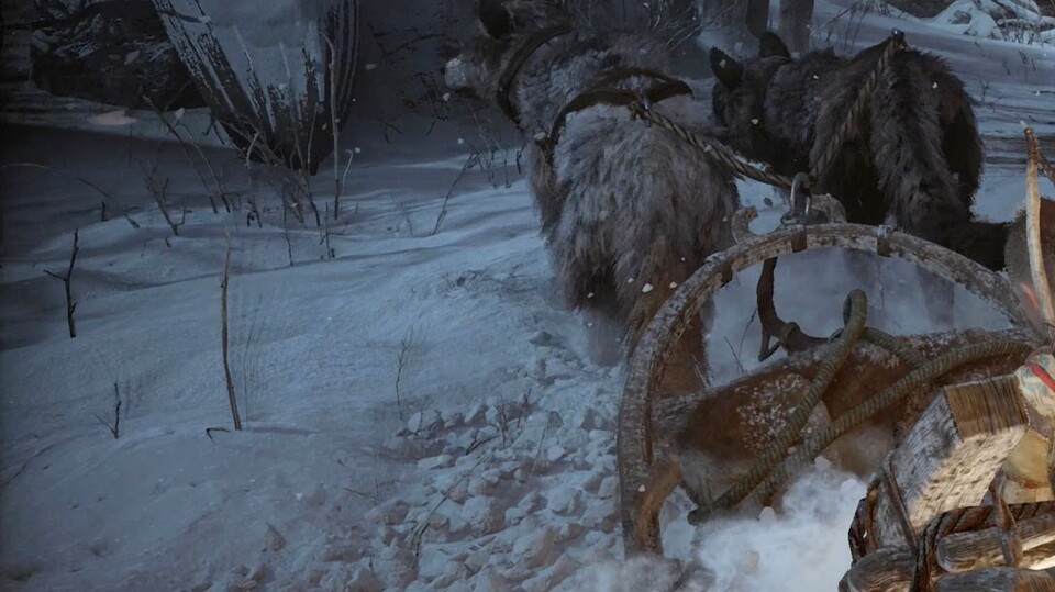 Die Grashalme ziehen eine sichtbare Spur hinter sich. Kratos Oberkörper ebenfalls, während man durch den Schnee düst.