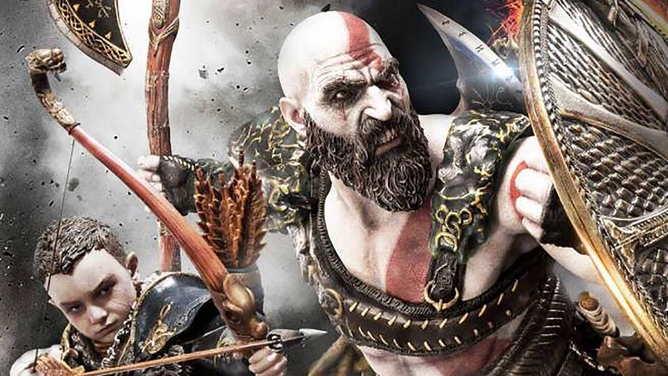 Die God of War-Statue zeigt Atreus und Kratos in Kampfpose.