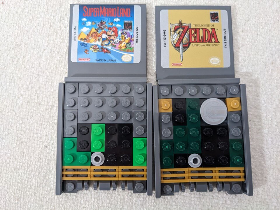 Die Platinen der beiden Spiele unterscheiden sich genauso wie bei den echten Modulen.