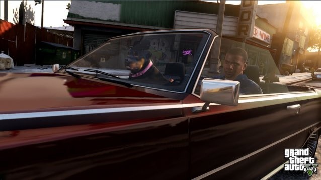 Grand Theft Auto 5: Wer unbedingt will, kann Franklins Rottweiler Chop auch ein rosafarbenes Halsband antun.