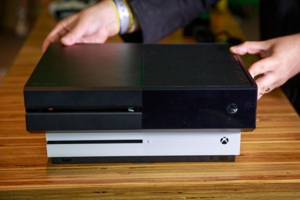 Die S-Variante ist deutlich kleiner als die herkömmliche Xbox One.