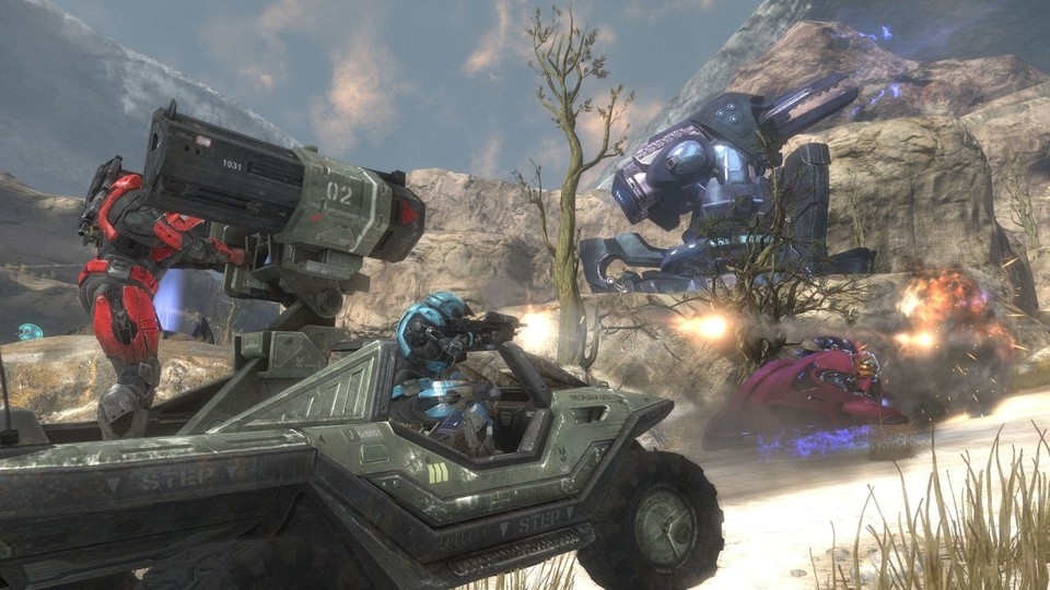 Halo: Reach - In dieser Mission gibt’s viele Fahrzeuge, zum Beispiel den Raketen-Warthog. Allerdings stehen auf der Seite der Covenant Wraith-Panzer. Im Hintergrund: die Alien-Flak. [360]
