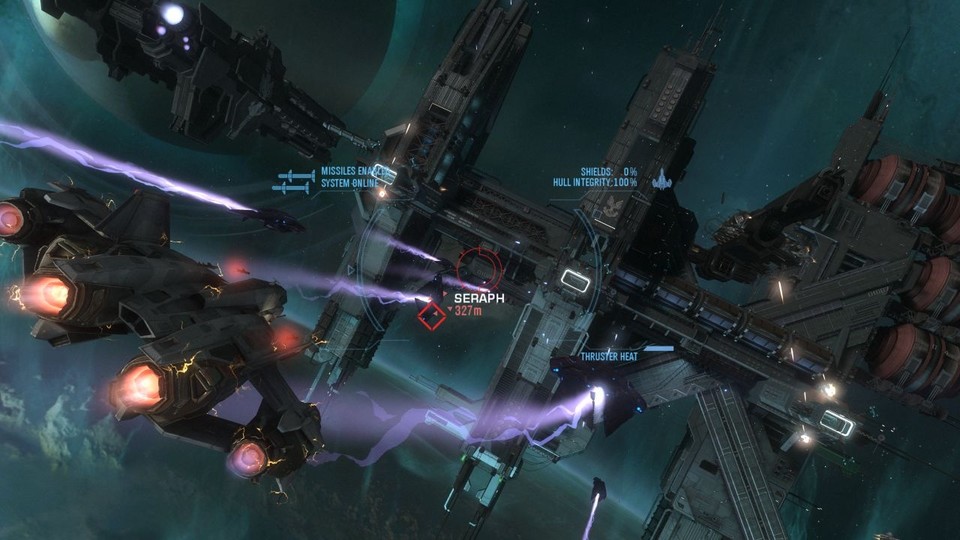 Halo: Reach - Mit dem Sabre-Gleiter der UNSC geht’s in Raumschlachten, den Seraph-Raumern müssen wir erst den Schild wegballern und sie dann mit Raketen abschießen. [360]