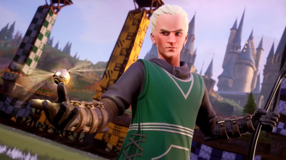 In Quidditch Champions können wir auch originalgetreu als Draco nach dem Schnatz jagen.