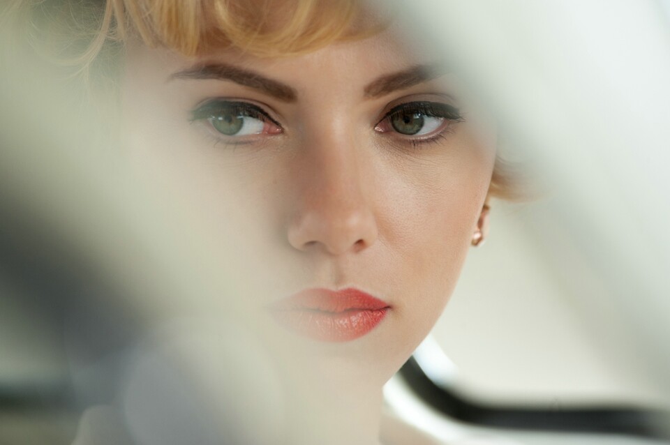 Scarlett Johansson als Hauptdarstellerin Janet Leigh, der die berühmte Duschszene zuteil wurde.