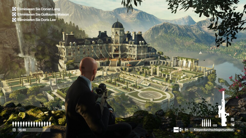 Agent 47 hat das Herrenhaus im Blick.