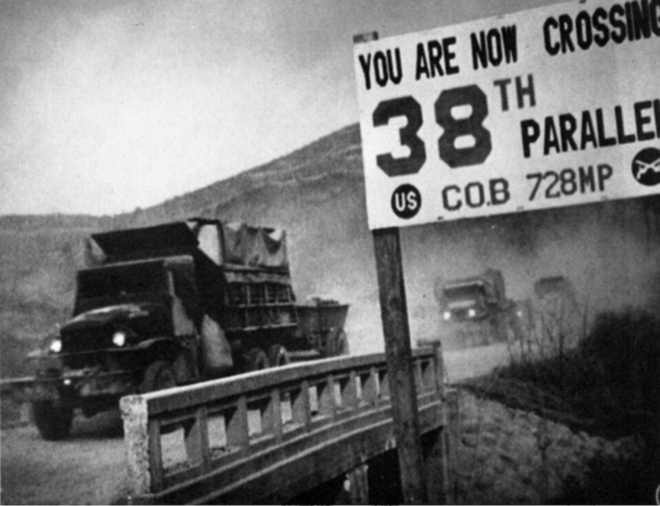 UN-Einheiten überqueren den 38.Breitengrad während des Koreakrieges.