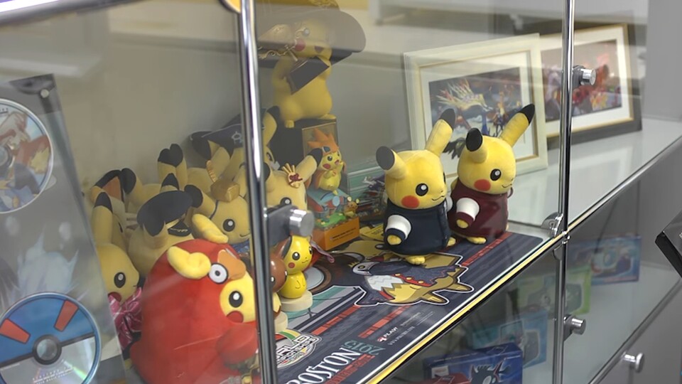 Im Game Freak-Büro gibt es eine Vitrine voller Pokémon