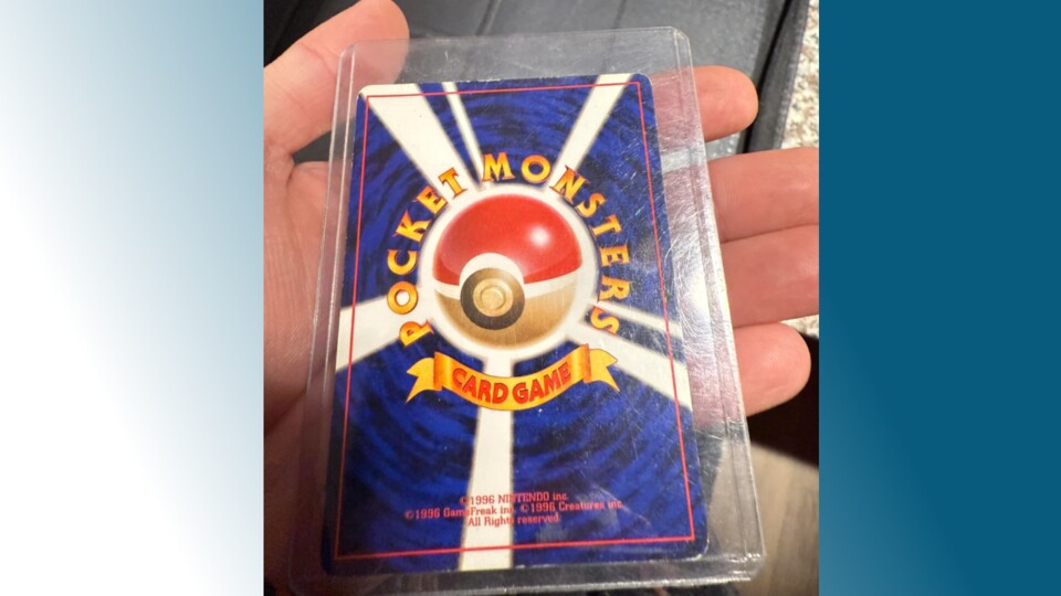 Die japanische Rückseite einer Pokémon-Karte aus 1996.