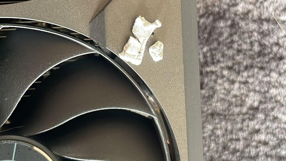 Na, wisst ihr direkt, was es mit diesem weißen Teilchen auf sich hat? (Bild: reddit.comuserGreen_Potata)