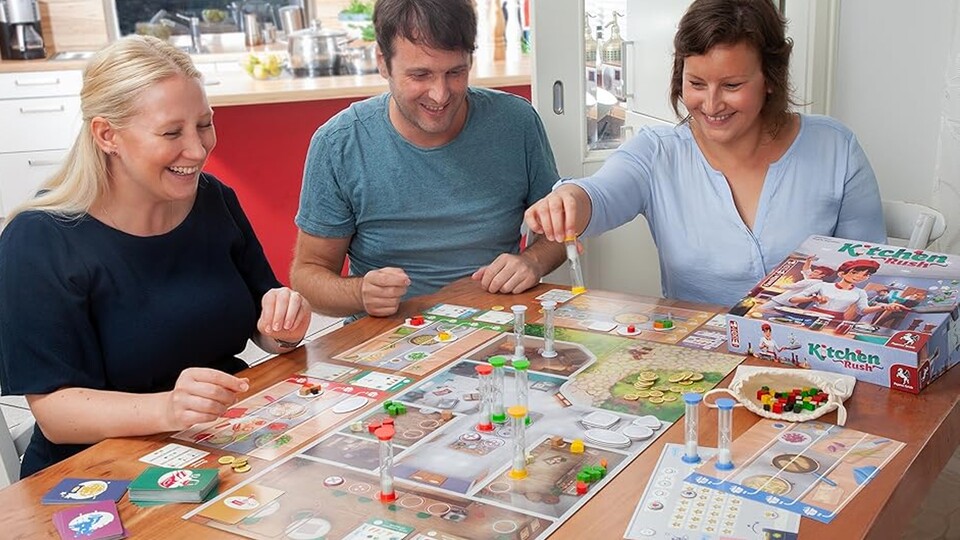 Kitchen Rush macht in jedem Alter Spaß, auch wenn wir bei unserer Runde deutlich angespannter ausgesehen haben.