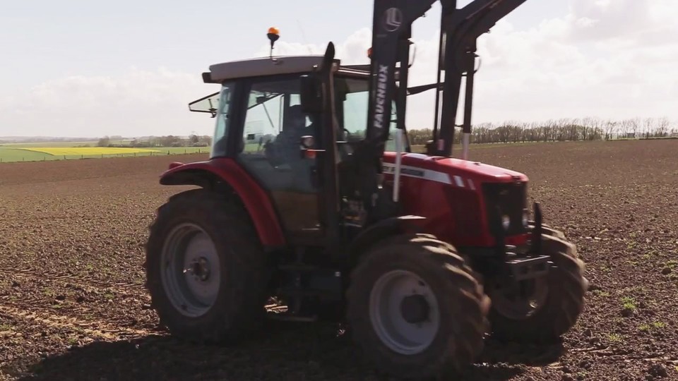 Landwirtschafts-Simulator 14 - Launch-Trailer: Traktor fahren + Kühe streicheln