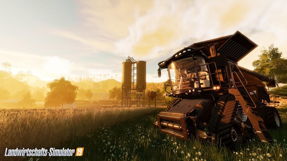 Der erste Screenshot aus dem Landwirtschaftssimulator 19 zeigt eine Landmaschine im Sonnenaufgang.