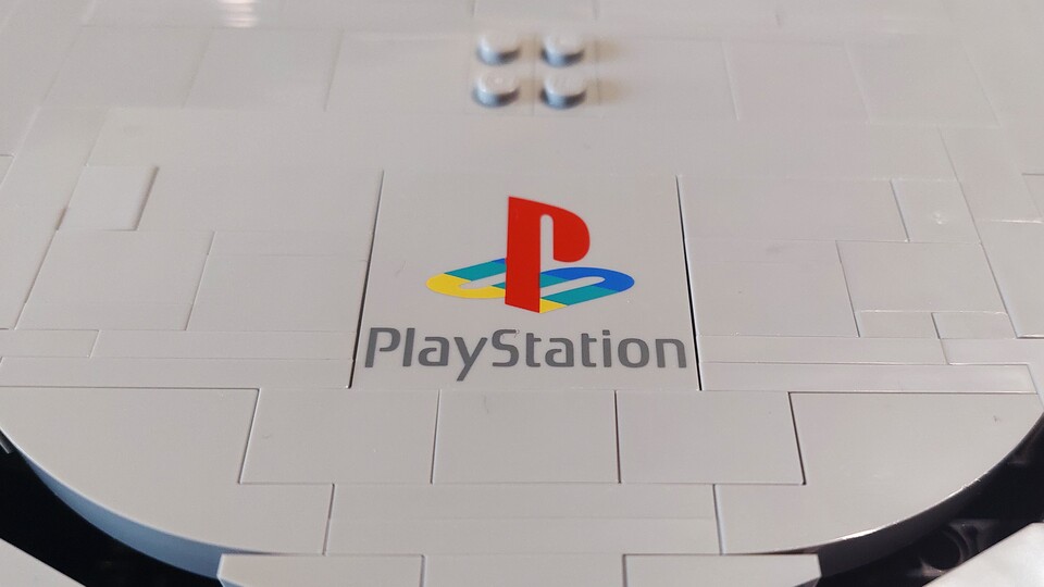 Damals noch in Grau: Die Sony PlayStation™ war die erste Konsole mit CD-Laufwerk.