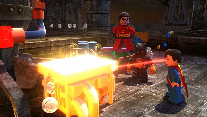 Angeber! Superman zerstört mit seinem Hitzeblick Objekte, um sammelbare Legosteine freizulegen.