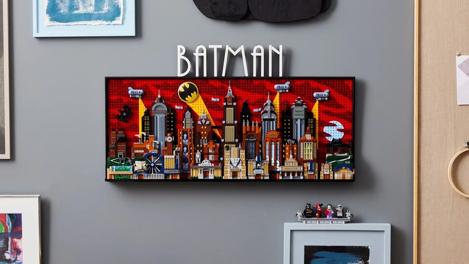 Das neue LEGO-Set zur Batman-Zeichentrickserie sieht toll an der Wand aus, macht sich aber auch gut auf der Kommode.