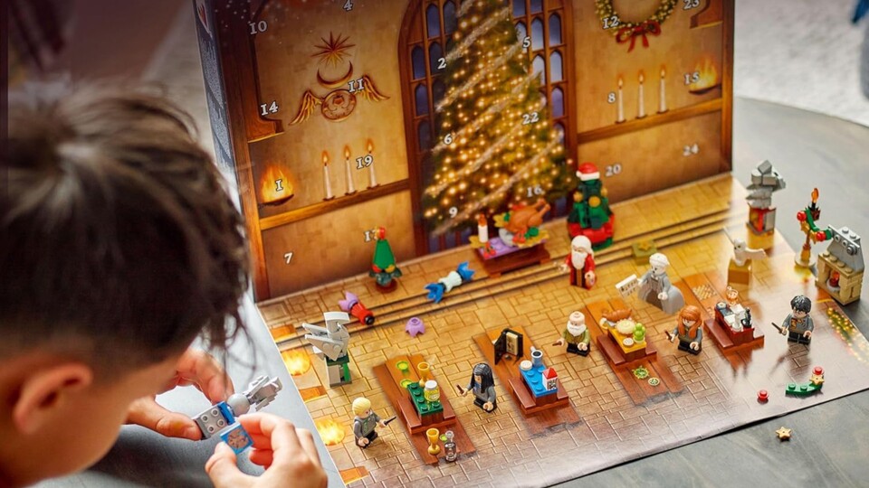 Der Harry Potter-Adventskalender lässt euch mit vielen der bekannten Figuren in Hogwarts Weihnachten feiern.