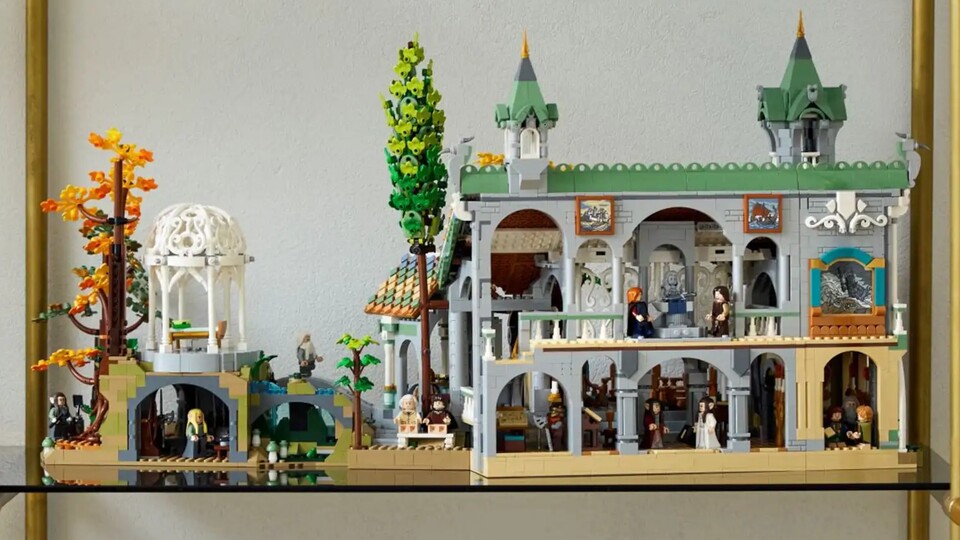 Auf der Rückseite des LEGO Herr der Ringe Sets könnt ihr das Innenleben von Bruchtal bewundern.