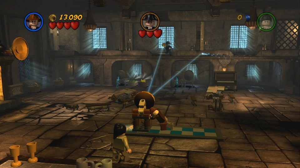 Lego Indiana Jones 2: Beim Kampf gegen Nazi-Handlanger Toht müsst ihr Spiegel justieren, um den sengenden Lichtstrahl zurückzuschicken.