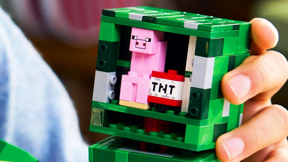 Eine Referenz zu diesem Bug findet man auch im LEGO-Set. Dieser Schweine-Creeper sieht aber auch echt lustig aus.